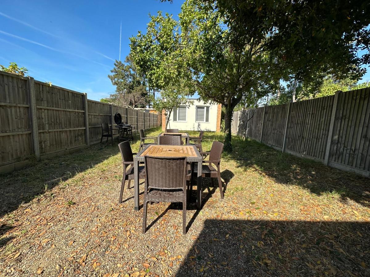 North London A Spacious 7 Bedroom House Accommodating Up To 18 People Complete With Own Gym And Table Tennis Exterior foto