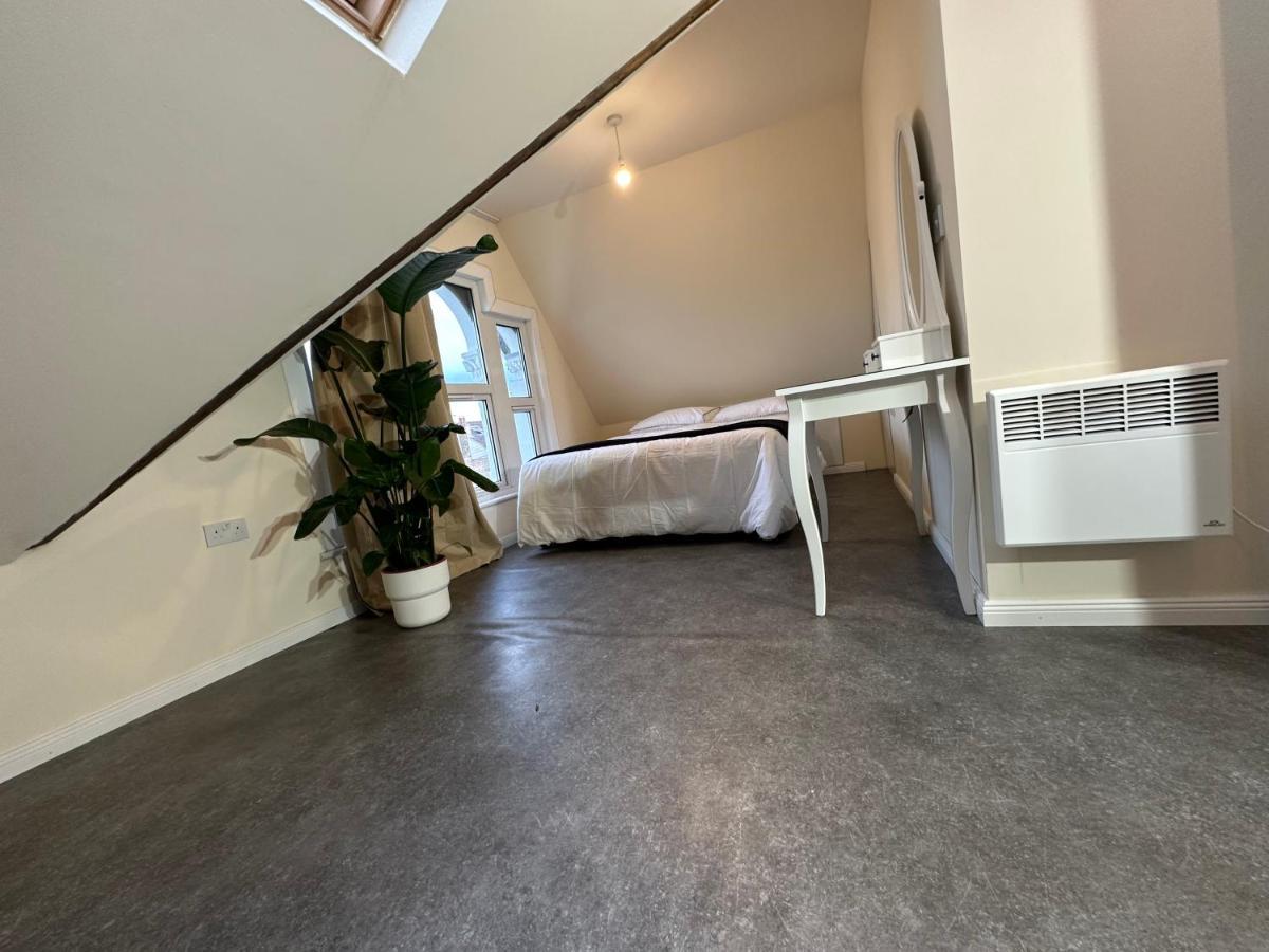 North London A Spacious 7 Bedroom House Accommodating Up To 18 People Complete With Own Gym And Table Tennis Exterior foto