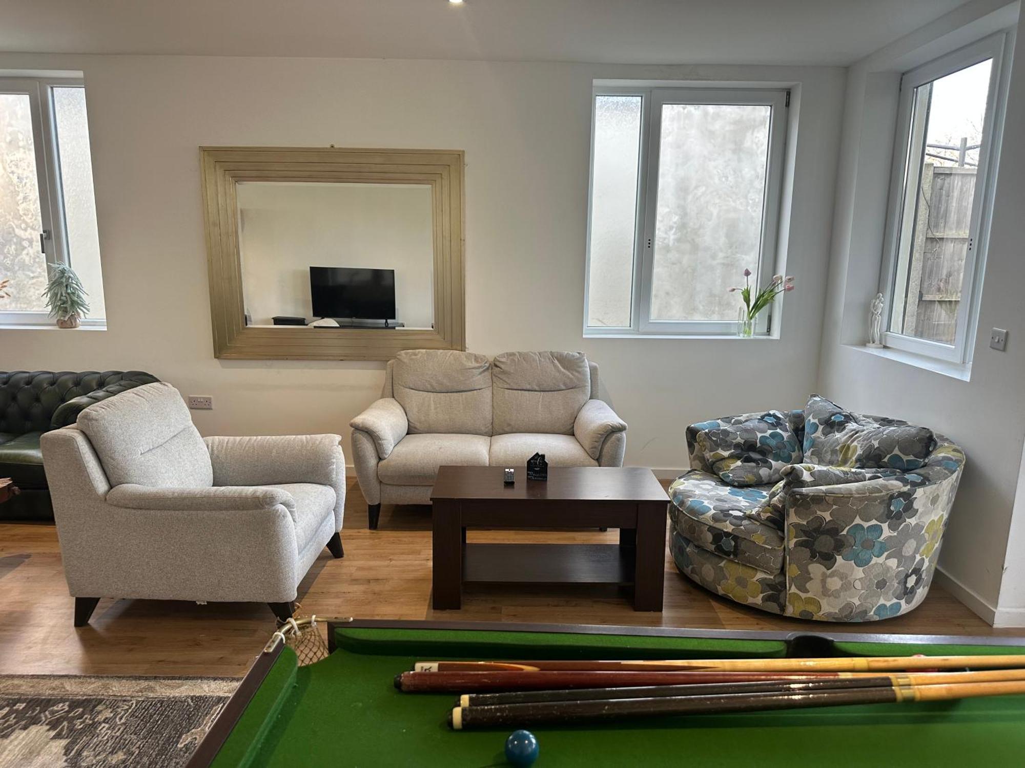 North London A Spacious 7 Bedroom House Accommodating Up To 18 People Complete With Own Gym And Table Tennis Exterior foto